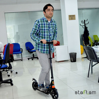 Joomager-ները գրասենյակում երբեմն այս scooter-ով են :)