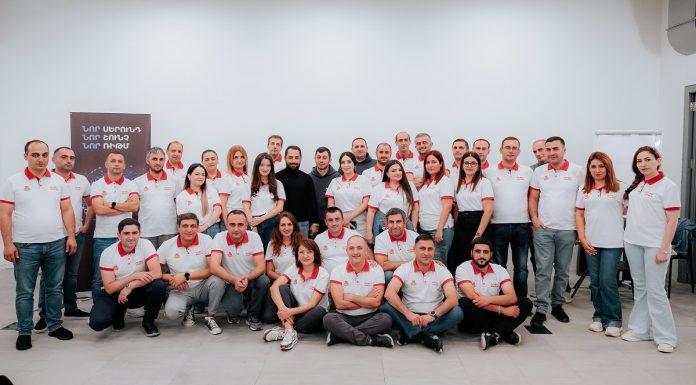 Առաջնորդությունն Աթենքում. մարդիկ, որոնք միավորում են Առաջնորդությունն Աթենքում